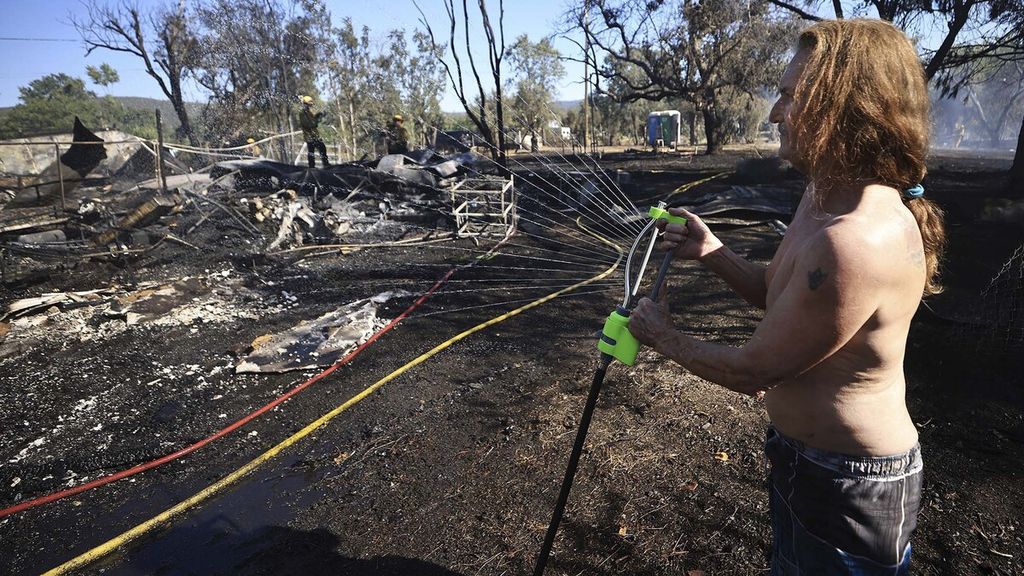 Badan Cuaca Nasional Amerika Serikat juga mengingatkan gelombang panas tidak hanya akan mengancam kesehatan penduduk, tetapi juga akan membuat sejumlah wilayah semakin rentan terhadap kebakaran hutan dan memperburuk dampak kekeringan yang sedang berlangsung.