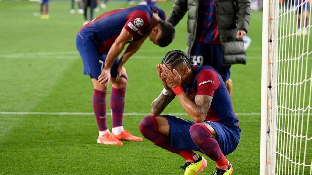 Para pemain Barcelona menyesali kekalahan mereka pada perempat final Liga Champions dari Paris Saint-Germain di Stadion Olimpic Lluis Companys, Barcelona, Rabu (17/4/2024) dini hari WIB. Seusai kekalahan menyakitkan itu, Barca bersiap menjalani laga <i>el clasico</i> melawan Real.