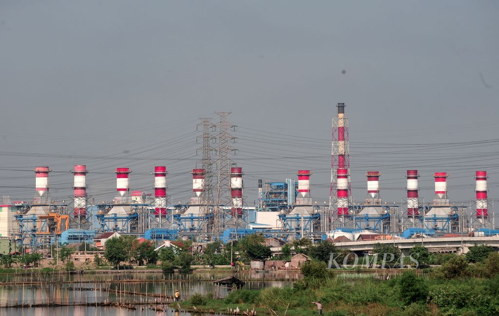 Pembangkit Listrik Tenaga Uap Tambaklorok di Kota Semarang, Jawa Tengah, Februari 2017. 