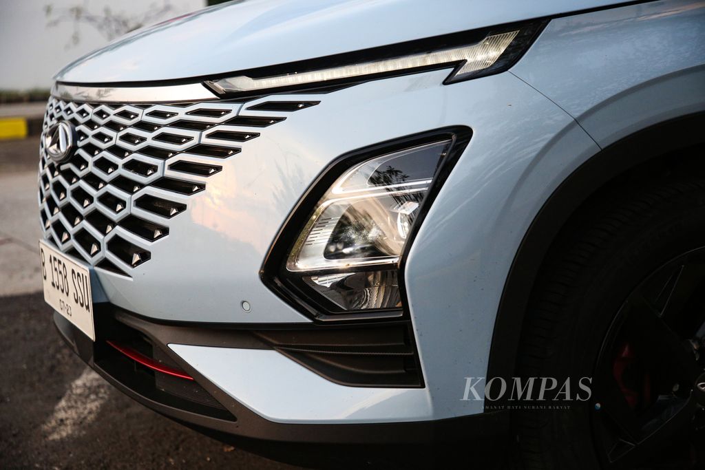 Detail lampu depan Chery Omoda 5.