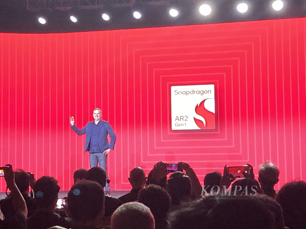 Hugo Swart, Wakil Presiden Produk XR Qualcomm, meluncurkan cip baru khusus untuk perangkat realitas tertambahkan atau <i>augmented reality,</i> dalam acara Qualcomm Summit 2022 di Maui, Hawaii, Amerika Serikat, Rabu (16/11/2022) waktu setempat atau Kamis (17/11/2022) WIB.