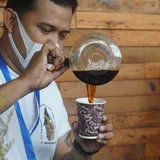 Jam Malam yang ”Mencekik” Rumah Kopi di Manado