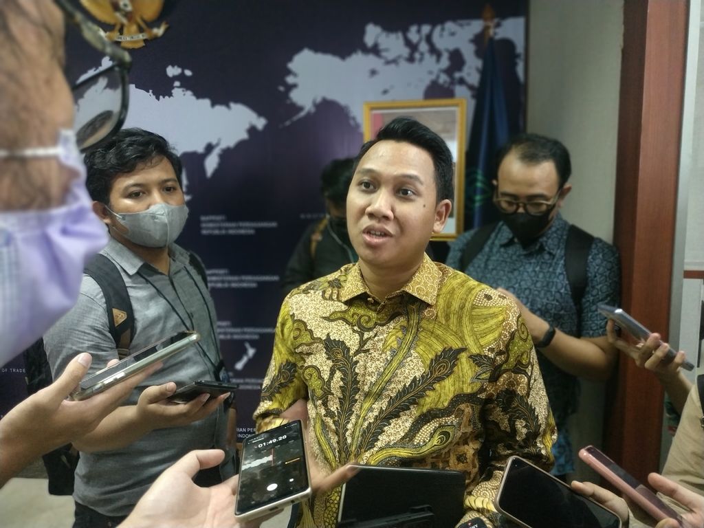 Ketua Umum Asosiasi Pedagang Aset Kripto Indonesia (Aspakrindo) Teguh Kurniawan Harmanda seusai acara penandatangan perjanjian kerja sama (PKS) antara Badan Pengawas Perdagangan Berjangka Komoditi (Bappebti) dan Aspakrindo di Gedung Bappebti, Jakarta, Kamis (5/1/2023).