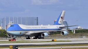 Polemik Trump Terima Pesawat Mewah dari Qatar
