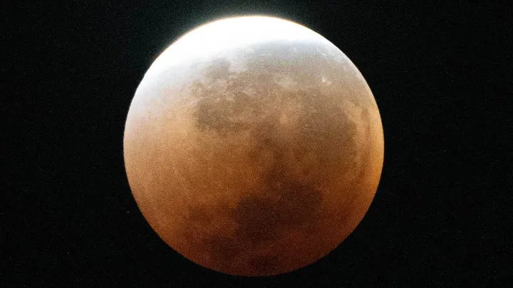Image 13: Potret Wajah Gerhana Bulan Total dari Jakarta dan Bogor