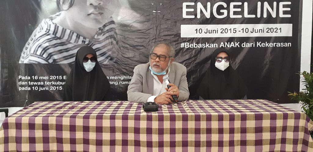 Dua korban kejahatan seksual anak di SMA Selamat Pagi Indonesia, Malang, Jawa Timur, buka suara atas kejadian yang mereka alami selama beberapa tahun di Jakarta, Selasa (15/6/2021). Mereka didampingi Komnas Perlindungan Anak untuk berkonsultasi dengan Lembaga Perlindungan Saksi dan Korban di Jakarta Timur.