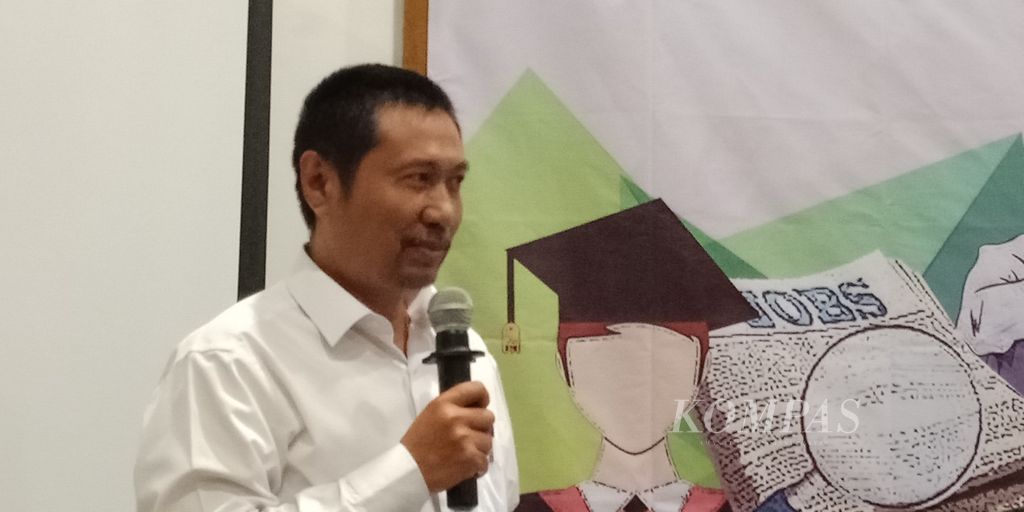 https://assetd.kompas.id/NBfctz2KbU08uDd1qazIOGMmyEo=/1024x512/filters:watermark(https://cdn-content.kompas.id/umum/kompas_main_logo.png,-16p,-13p,0)/https%3A%2F%2Fkompas.id%2Fwp-content%2Fuploads%2F2018%2F03%2FDirektur-SMK.jpg