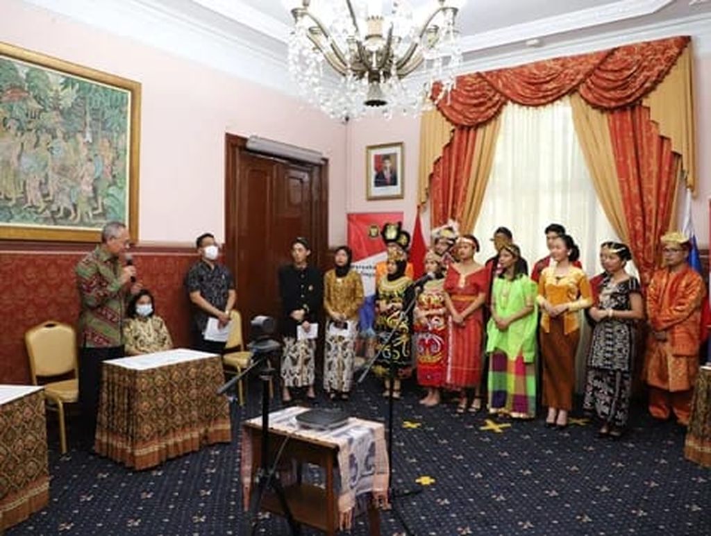 Duta Besar Republik Indonesia untuk Federasi Rusia merangkap Republik Belarus Jose Tavares memberikan sambutan dalam penobatan para pemenang rangkaian peringatan Hari Ulang Tahun Ke-77 Republik Indonesia di Rusia, Moskwa, Minggu (17/7/2022).