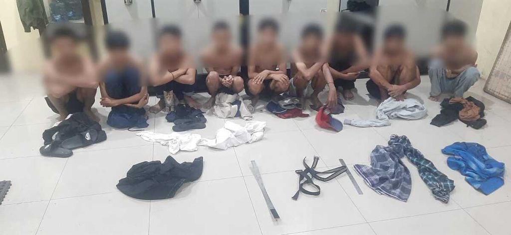 Tim 2 Patroli Perintis Presisi Polres Metro Bekasi Kota mengamankan sembilan remaja yang terlibat tawuran di area apartemen Centre Point, Bekasi Selatan, Kota Bekasi, Kamis (23/3/2023) dini hari.