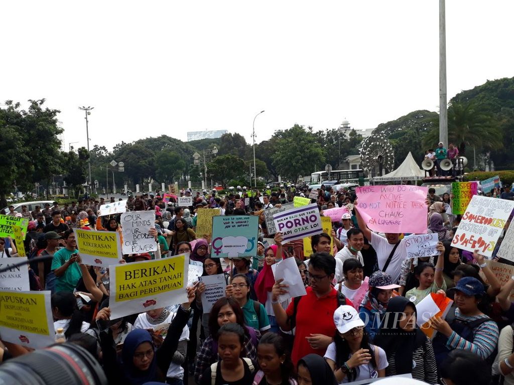 https://assetd.kompas.id/Nq70q-XxipridBJ--hqJnwQ3Evc=/1024x768/filters:watermark(https://cdn-content.kompas.id/umum/kompas_main_logo.png,-16p,-13p,0)/https%3A%2F%2Fkompas.id%2Fwp-content%2Fuploads%2F2018%2F03%2Fson7.jpg