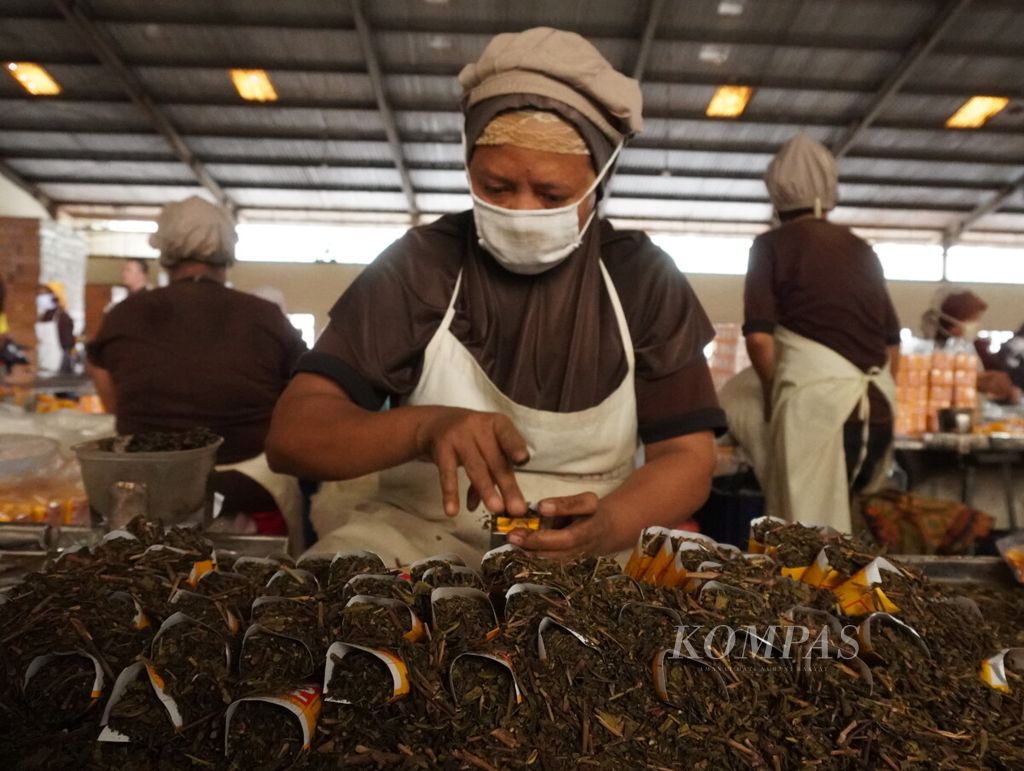 https://assetd.kompas.id/Ns4jy6wu6JVpBhHc3OdcRhlPM9M=/1024x771/filters:watermark(https://cdn-content.kompas.id/umum/kompas_main_logo.png,-16p,-13p,0)/https%3A%2F%2Fkompas.id%2Fwp-content%2Fuploads%2F2019%2F10%2FDSC02349_1570950102.jpg