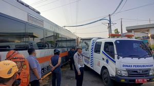 Truck Breaks Through Railway Crossing in Semarang, One Person Dies