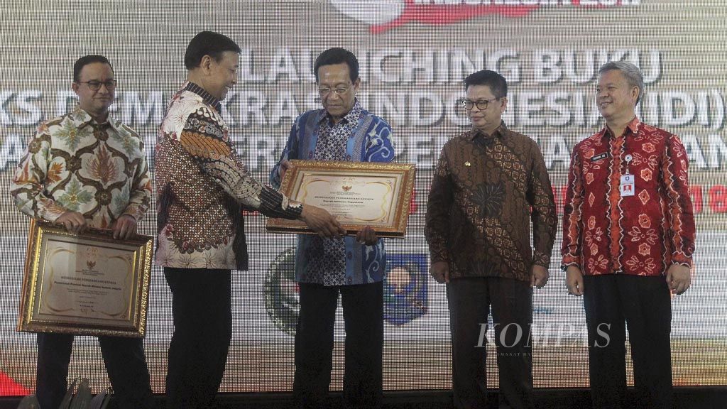 https://assetd.kompas.id/ONwhD7iZdzO2d2ViKY35SPCo6WA=/1024x576/filters:watermark(https://cdn-content.kompas.id/umum/kompas_main_logo.png,-16p,-13p,0)/https%3A%2F%2Fkompas.id%2Fwp-content%2Fuploads%2F2018%2F12%2F20181214_ENGLISH-TAJUK-1_A_web_1544797176.jpg