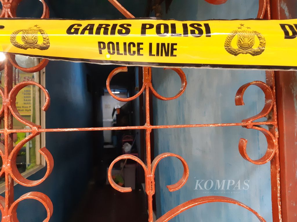 Kondisi rumah kos di wilayah Kelurahan Pekojan, Tambora, Jakarta Barat, Senin (20/3/2023) sore. Di kontrakan itu, 39 perempuan ditampung dan dipekerjakan sebagai pekerja seks komersial di Gang Royal, Rawa Bebek, Jakarta Utara.