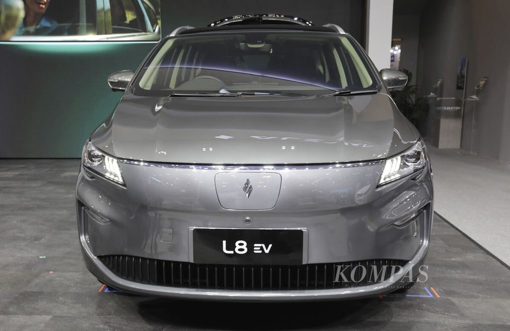 Aletra L8 EV di Gaikindo Jakarta Auto Week 2024.