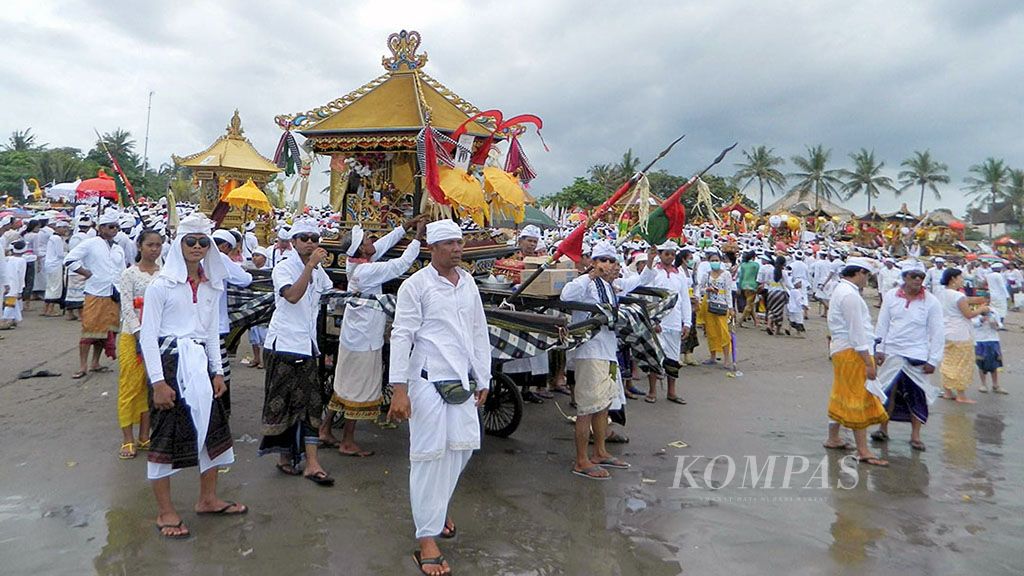 https://assetd.kompas.id/P82hMHlBqIzrbXqSFFp2JXL0V4I=/1024x576/filters:watermark(https://cdn-content.kompas.id/umum/kompas_main_logo.png,-16p,-13p,0)/https%3A%2F%2Fkompas.id%2Fwp-content%2Fuploads%2F2018%2F03%2F520921_getattachmentfeafda56-a477-4cc6-bb61-55e0ddfd5c25512305.jpg