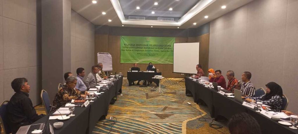 Sejumlah hakim mengikuti kelas pelatihan kode etik yang diselenggarakan Komisi Yudisial, Rabu (8/6/2022). Mereka membahas laporan pengaduan masyarakat yang masuk ke KY.