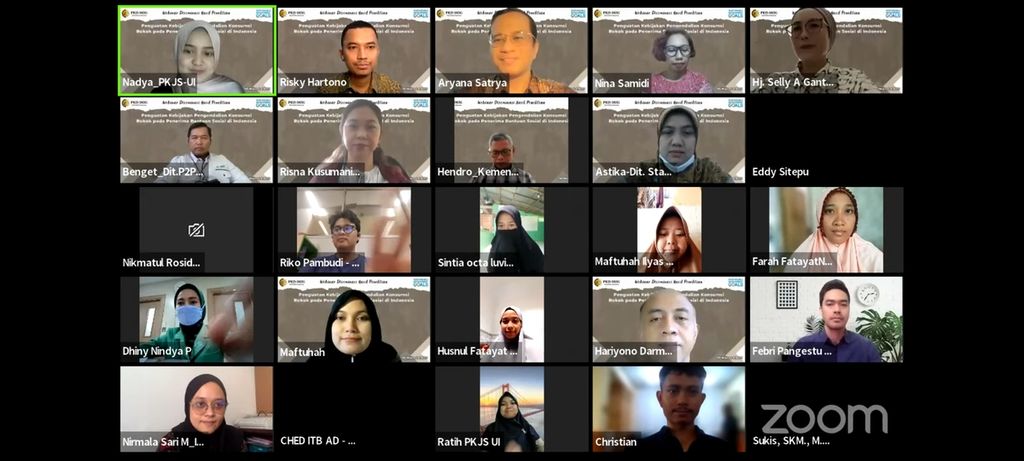 Para peserta dalam webinar penyampaian hasil penelitian Pusat Kajian Jaminan Sosial Universitas Indonesia mengenai "Penguatan Kebijakan Pengendalian Konsumsi Rokok pada Penerima Bantuan Sosial di Indonesia", di Jakarta, Kamis (30/3/2023).
