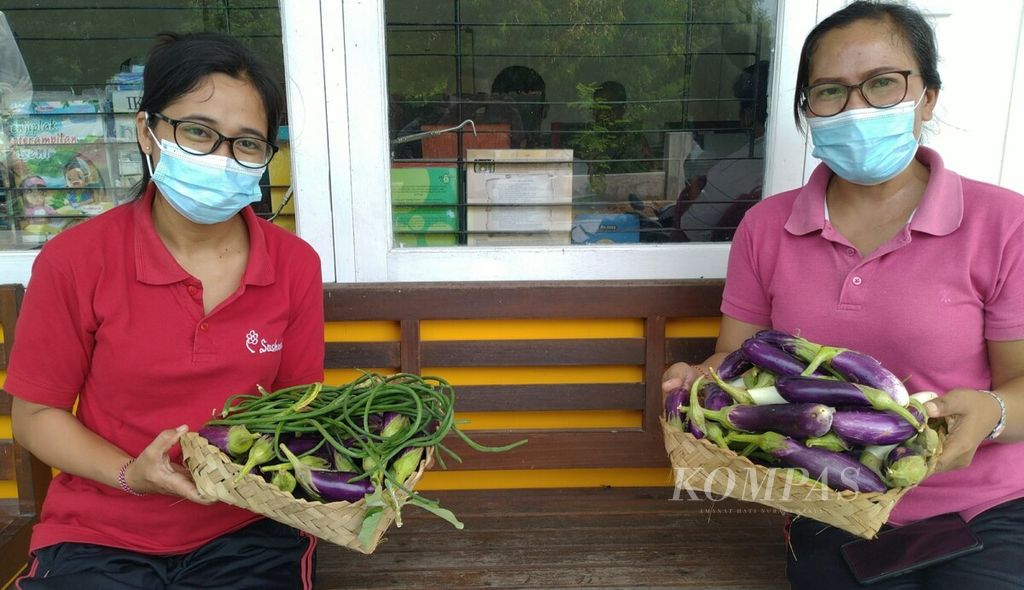https://assetd.kompas.id/PKkMJc0c-mifo-dluu1xl22LQAI=/1024x590/filters:watermark(https://cdn-content.kompas.id/umum/kompas_main_logo.png,-16p,-13p,0)/https%3A%2F%2Fkompas.id%2Fwp-content%2Fuploads%2F2021%2F03%2F20210312coka-geliat-kota-berkebun-menjaga-kesadaran-warga-denpasar_1615523828.jpg