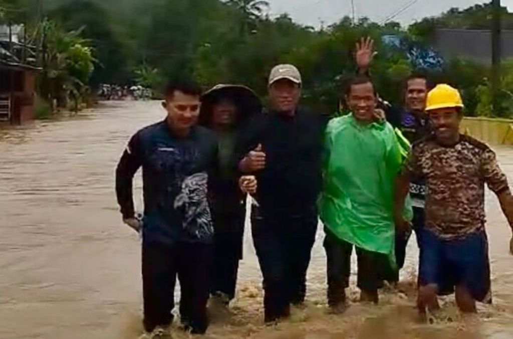 https://assetd.kompas.id/PPN4BCog9Hp0xVVRAJ8is9vv3Qw=/1024x676/https%3A%2F%2Ftaja.kompas.id%2Fwp-content%2Fuploads%2F2024%2F12%2FMentan-Banjir-2-720x475.jpg