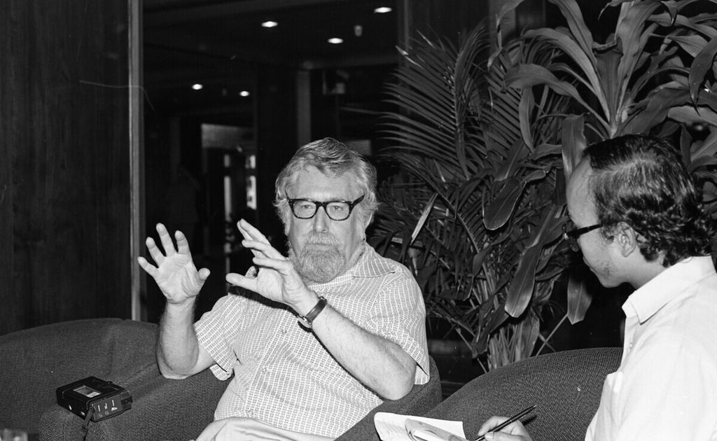 Clifford Geertz, antropolog asal Amerika Serikat, ketika diwawancara wartawan <i>Kompas,</i> St Sularto.