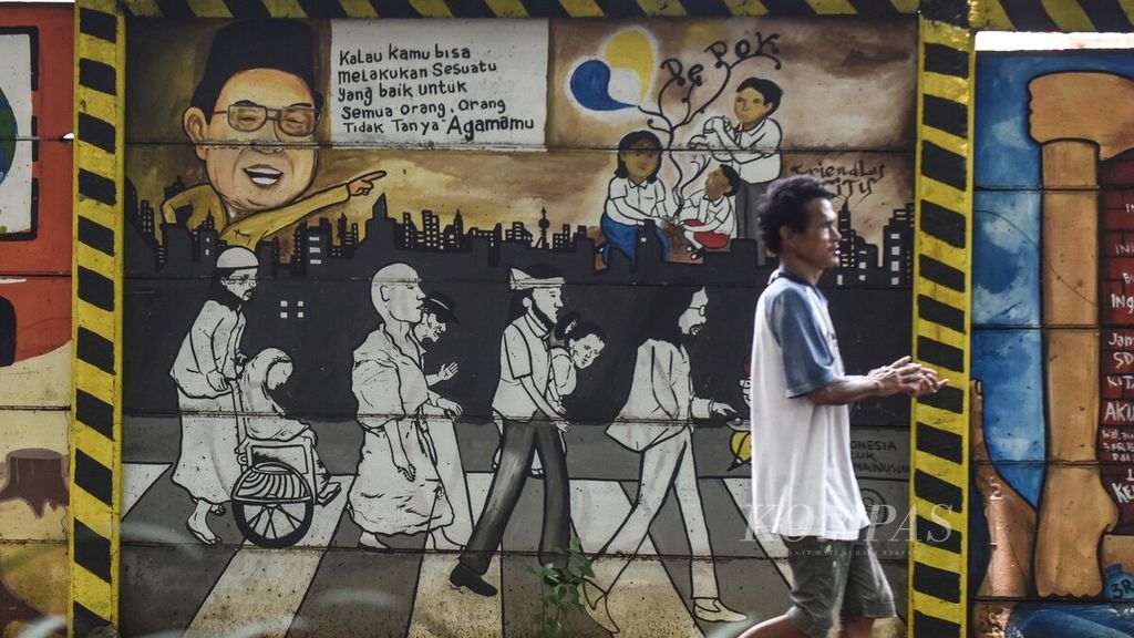 Mural menjadi salah satu media bagi masyarakat untuk menyerukan toleransi dalam kehidupan beragama. Hal itu salah satunya di temui di Jalan Juanda, Kota Depok, Jawa Barat, Sabtu (22/2/2020). Mural itu menggambarkan karikatur sosok Gus Dur, berpadu dengan gambar umat yang berbeda agama. 