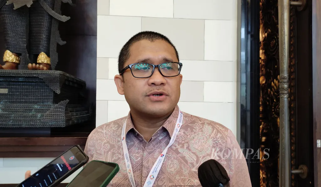 Kepala Badan Kebijakan Fiskal Kementerian Keuangan Febrio Nathan Kacaribu sesuai menghadiri pertemuan pleno membahas ulasan tengah waktu (midterm review) kerangka kerja Sendai serangkaian pertemuan ke-7 Forum Kebijakan Global Pengurangan Risiko Bencana (Global Platform for Disaster Risk Reduction/GPDRR) 2022 di Nusa Dua, Badung, Kamis (26/5/2022).