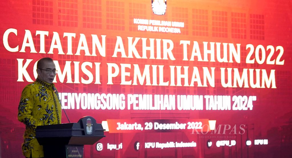 Ketua Komisi Pemilihan Umum Hasyim Asy’ari ketika menyampaikan pidatonya dalam acara Catatan Akhir Tahun 2022 KPU, Menyongsong Pemilu Tahun 2024 di Gedung Komisi Pemilihan Umum (KPU), Jakarta, Kamis (29/12/2022). 