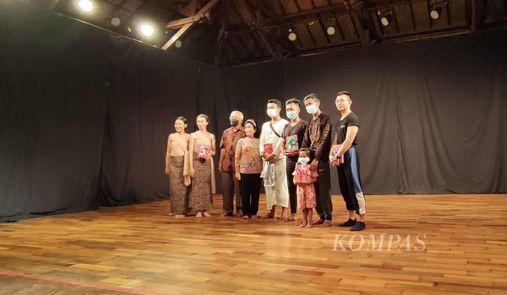 https://assetd.kompas.id/Pso54WgjGB44A6roXSW5A1XBvmY=/1024x595/filters:watermark(https://cdn-content.kompas.id/umum/kompas_main_logo.png,-16p,-13p,0)/https%3A%2F%2Fkompas.id%2Fwp-content%2Fuploads%2F2021%2F12%2F20211222coke-pergelaran-di-geoks-singapadu_1640109213.jpg