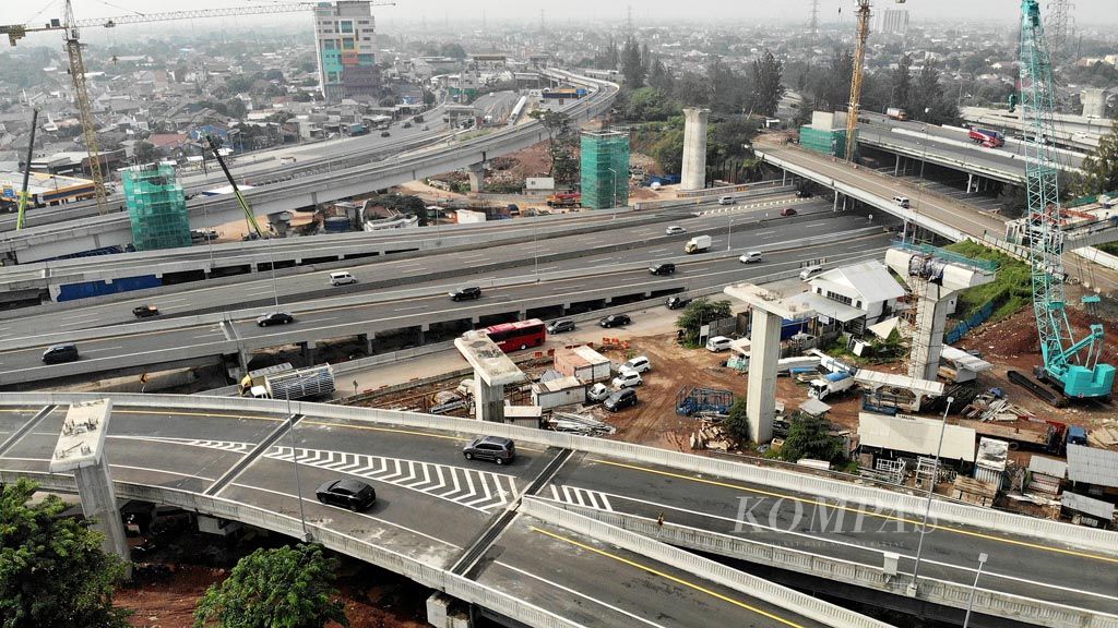 https://assetd.kompas.id/PwOsy-jbSlIuzywzrLX76buQzGw=/1024x576/filters:watermark(https://cdn-content.kompas.id/umum/kompas_main_logo.png,-16p,-13p,0)/https%3A%2F%2Fkompas.id%2Fwp-content%2Fuploads%2F2019%2F12%2FTitik-Awal-Tol-Layang-Jakarta-Cikampek_86062521_1577718917.jpg