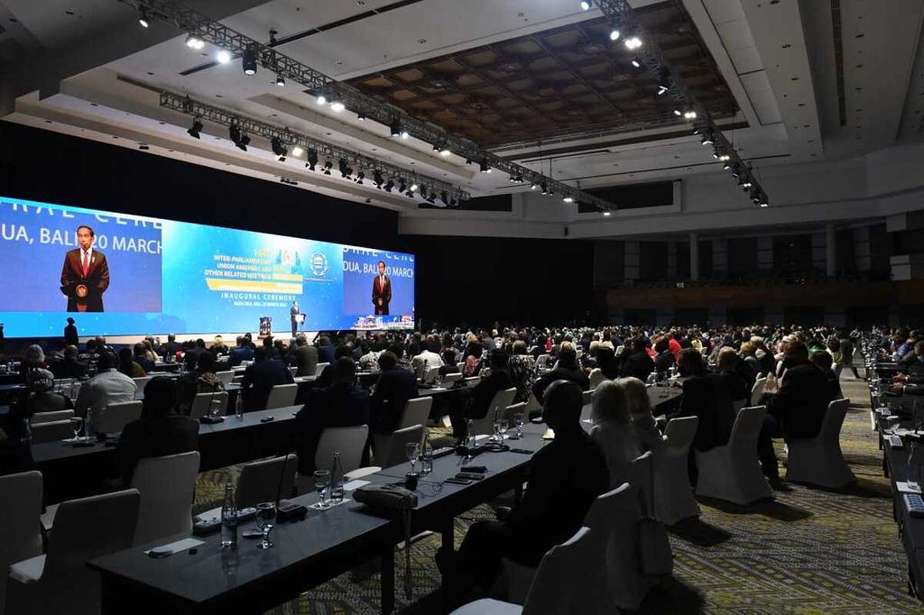 Presiden Joko Widodo membuka Sidang ke-144 Inter-Parliamentary Union (IPU) di Nusa Dua, Kabupaten Badung, Bali, Minggu (20/3/2022).