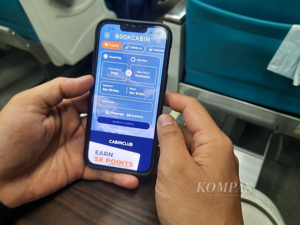 Tampilan menu utama BookCabin, platform agen perjalanan daring milik Lion Air Group, saat diakses konsumen di Jakarta, Sabtu (2/11/2024). 