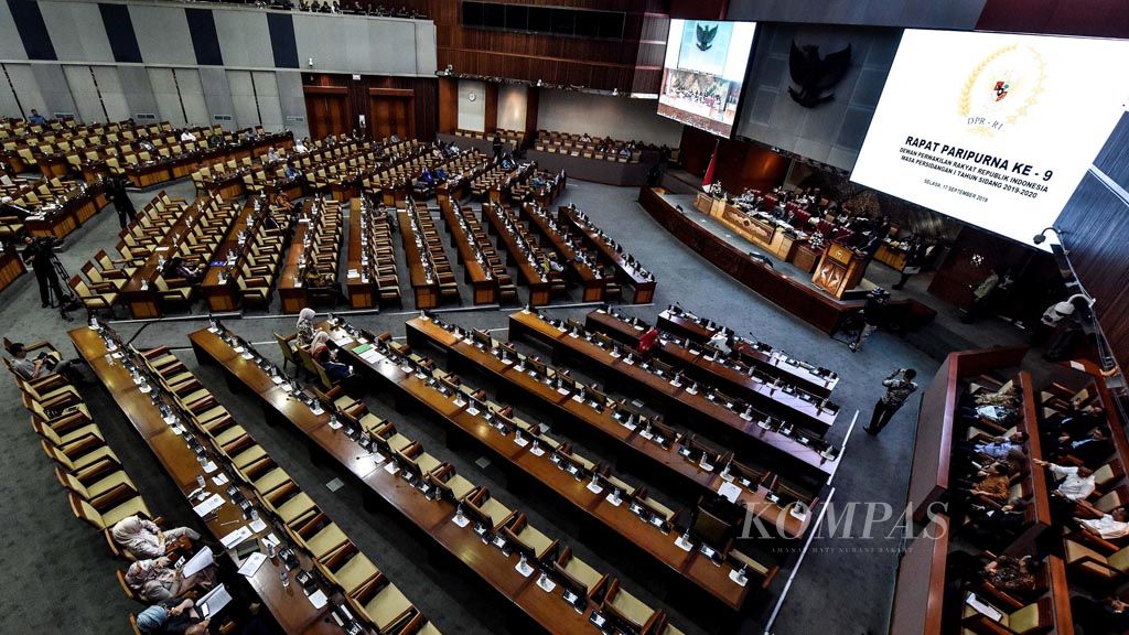 https://assetd.kompas.id/QR1mjn4oyp-7N3oTwVZRro_uUFY=/1024x576/filters:watermark(https://cdn-content.kompas.id/umum/kompas_main_logo.png,-16p,-13p,0)/https%3A%2F%2Fkompas.id%2Fwp-content%2Fuploads%2F2019%2F09%2F20190917_ENGLISH-PENGESAHAN-REVISI-UU-KPK_D_web_1568724936.jpg