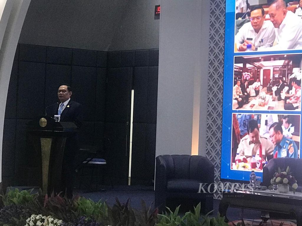 Laksamana Madya (Purn) Agus Setiadji saat peluncuran bukunya, <i>Memoar Jejak Langkah Sang Perwira: Pengambilan Keputusan di Antara Ketidakpastian</i>, Selasa (12/11/2024) di Jakarta.