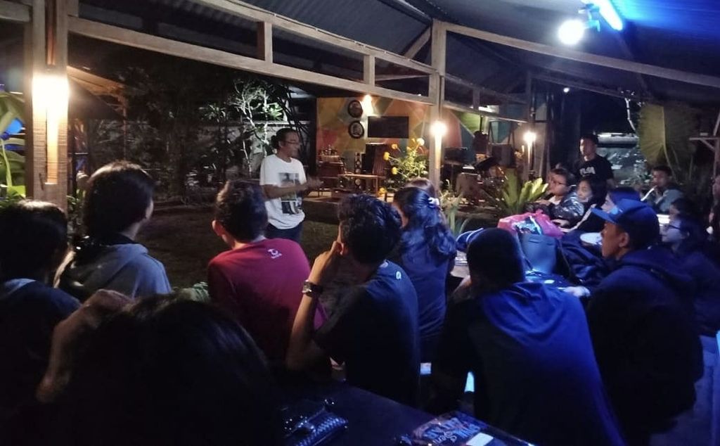 Kegiatan diskusi di Komunitas Kertas Budaya Negara, Bali baru-baru ini.