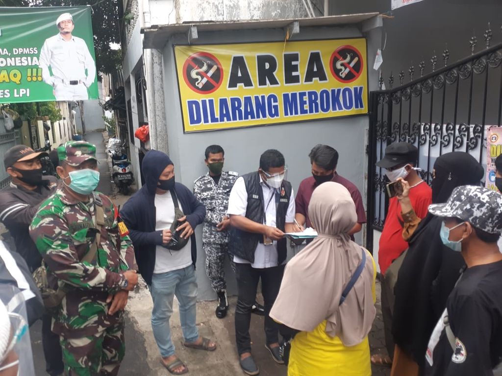 https://assetd.kompas.id/RBNTwbPHUBoxgQqagYP6WETaLgg=/1024x768/https%3A%2F%2Fkompas.id%2Fwp-content%2Fuploads%2F2020%2F11%2F20201129POLDA-Antar-Surat-Panggil-Rizieq-1_1606651974.jpeg