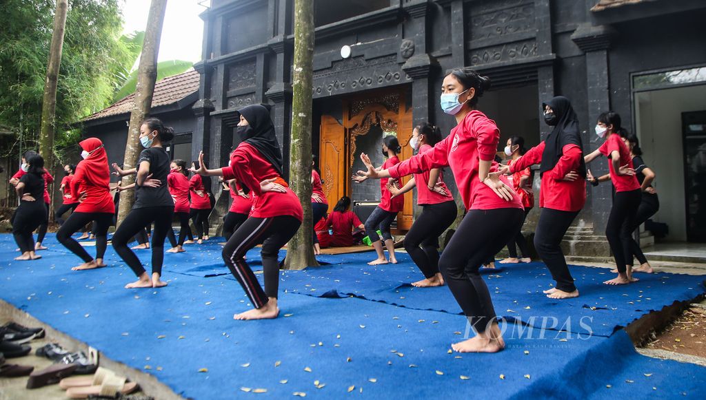 https://assetd.kompas.id/Ro0bRDvYnxCHFriB6Liwk_xLX1w=/1024x581/filters:watermark(https://cdn-content.kompas.id/umum/kompas_main_logo.png,-16p,-13p,0)/https%3A%2F%2Fkompas.id%2Fwp-content%2Fuploads%2F2021%2F09%2F31b006d8-2e87-4e37-9699-c2681847fa63_jpg.jpg