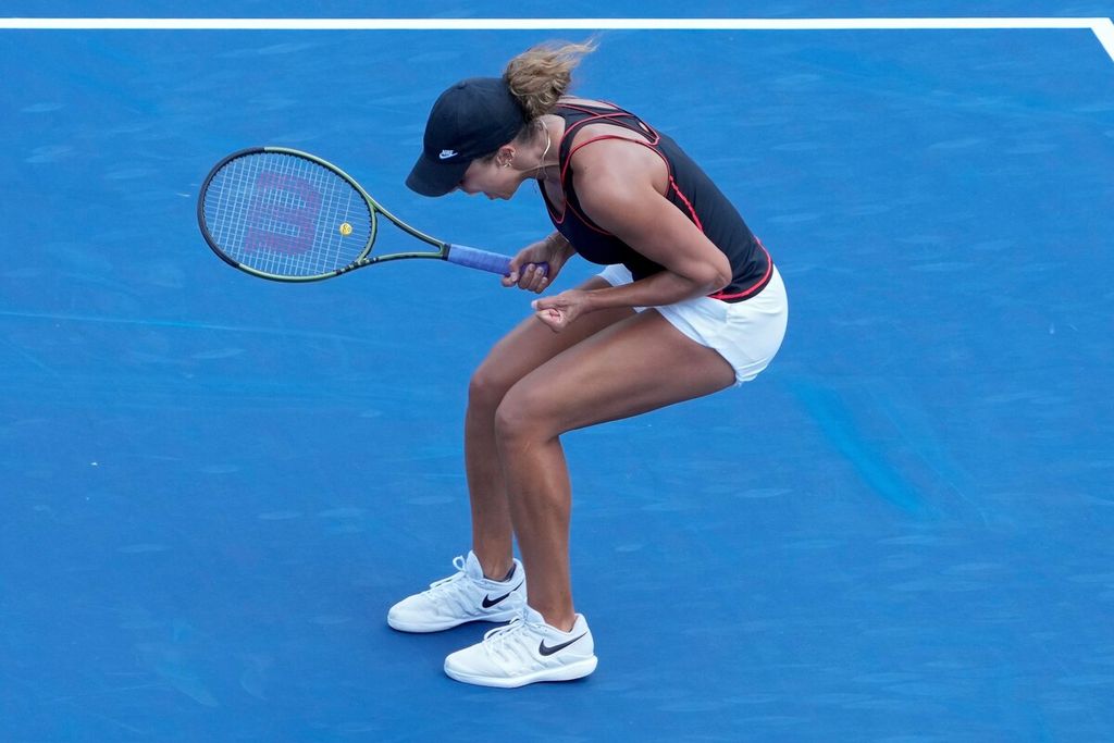 Ekspresi Madison Keys, petenis Amerika Serikat, saat mengalahkan Iga Swiatek (Polandia) pada babak ketiga turnamen WTA 1000 Cincinnati di Ohio, AS, Kamis (18/8/2022) waktu setempat. Keys menang, 6-3, 6-4.