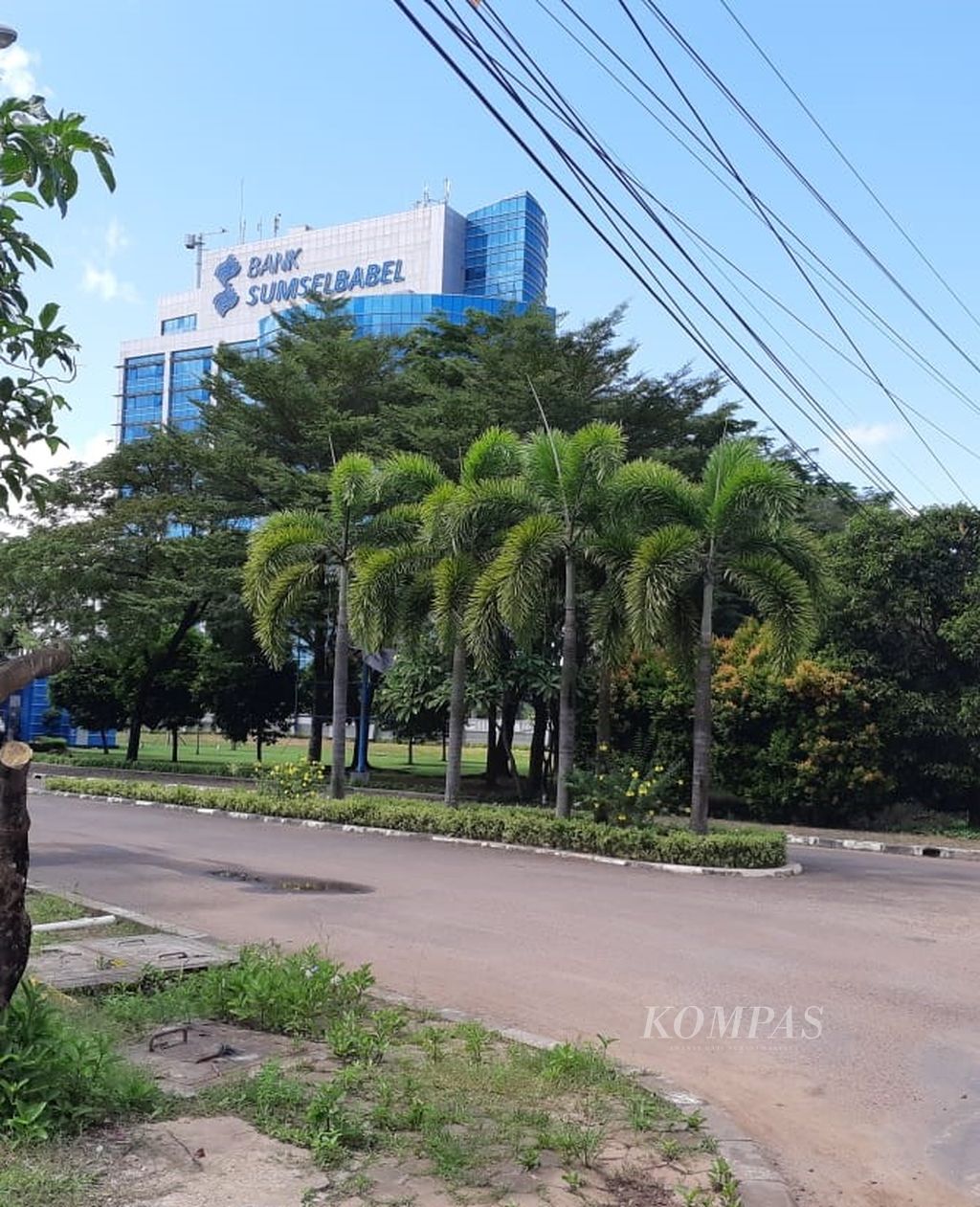 https://assetd.kompas.id/Rv_FO-4c9NYZriLj88Qi5A0h0sQ=/1024x1261/filters:watermark(https://cdn-content.kompas.id/umum/kompas_main_logo.png,-16p,-13p,0)/https%3A%2F%2Fkompas.id%2Fwp-content%2Fuploads%2F2020%2F07%2F20200720RAM-Bank-SumselBabel_1595248572.jpeg