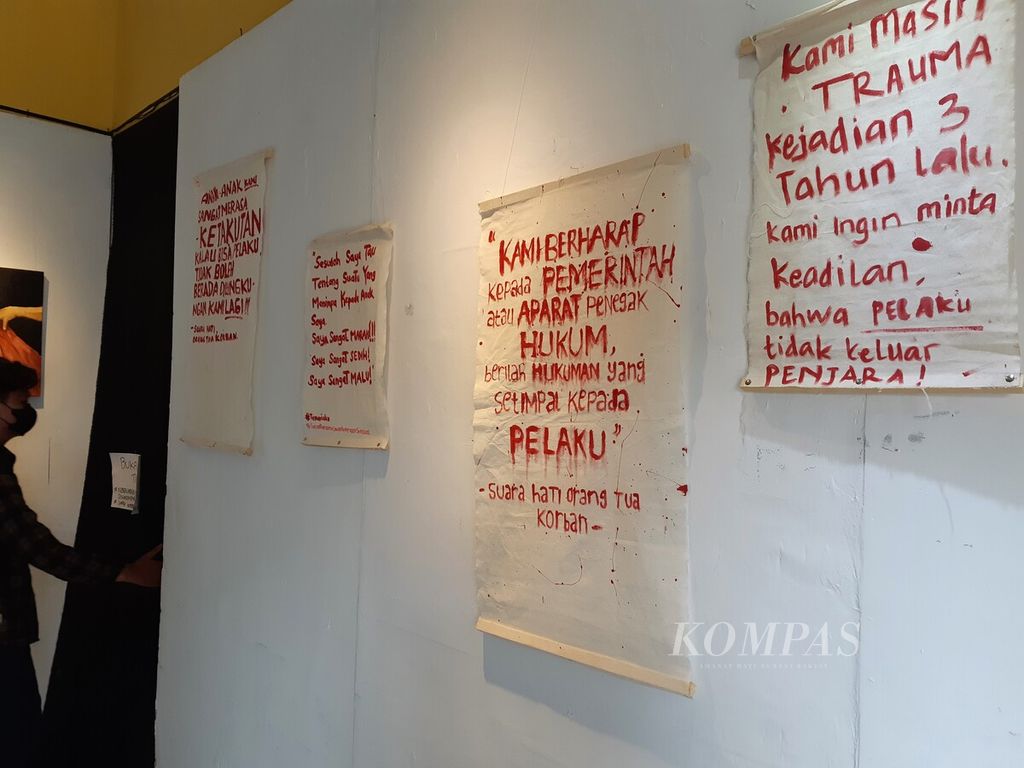 Pameran Karya Korban Kekerasan Seksual di Taman Budaya Jambi pada Kamis hingga Jumat (15-16/12/2022) menyuarakan harapan para korban. Membawa pesan dan harapan akan adanya penegakan hukum yang kuat, penghapusan stigma bagi korban, serta dukungan pemulihan dan pemberdayaan para penyintas.