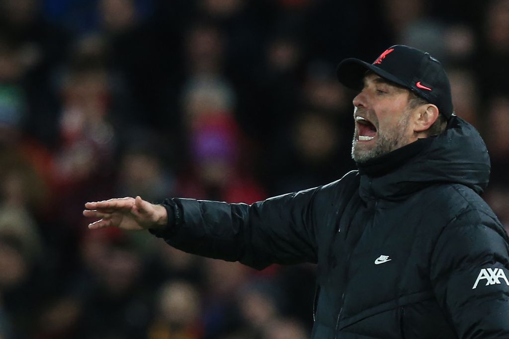 Manajer Liverpool Jurgen Klopp berteriak dari sisi lapangan pada laga Liga Inggris antara Liverpool dan Leeds di Stadion Anfield, Liverpool, 23 Februari 2022. Klopp dan Liverpool akan menghadapi Chelsea pada final Piala Liga Inggris di Stadion Wembley, London, Minggu (27/2/2022) malam WIB.