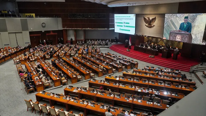 Anggota DPR Dapat Tunjangan dan Gaji Fantastis, Warga Pontang-panting Bertahan Hidup