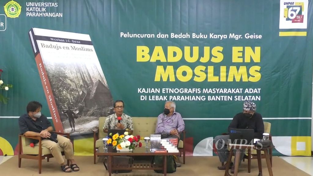 Tangkapan layar Youtube Unpar Official yang menyiarkan peluncuran dan bedah buku <i>Badujs en Moslims-Kajian Etnografis Masyarakat Adat di Lebak Parahiang, Banten Selatan</i> karya Mgr Nicolaas Johannes Cornelis Geise, Selasa (15/2/2022).