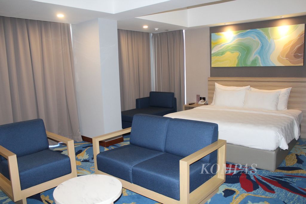 Potret kamar Horison Suite Room di Hotel Horison Ultima Kertajati di Kecamatan Kertajati, Kabupaten Majalengka, Jawa Barat, Senin (29/4/2024). Hotel bintang empat ini menjadi hotel mewah pertama yang beroperasi di sekitar Bandara Internasional Jabar Kertajati pada Desember 2021.