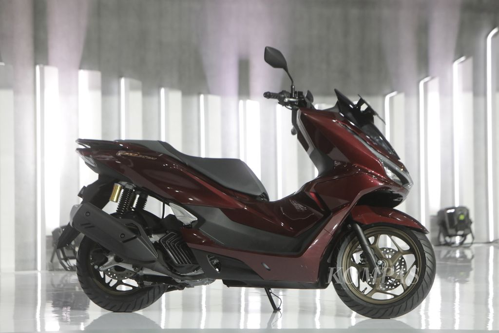 Tampilan New Honda PCX160 tipe RoadSync. 