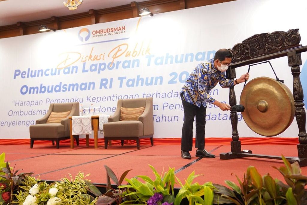 Wakil Ketua Ombudsman RI Bobby Hamzar Rafinus meresmikan Peluncuran Laporan Tahunan Ombudsman RI Tahun 2021, Kamis (17/3/2022). Peran Ombudsman yang penting dalam mencegah terjadinya korupsi, kolusi, dan nepotisme perlu diperkuat dengan melakukan revisi Undang-Undang Ombudsman.