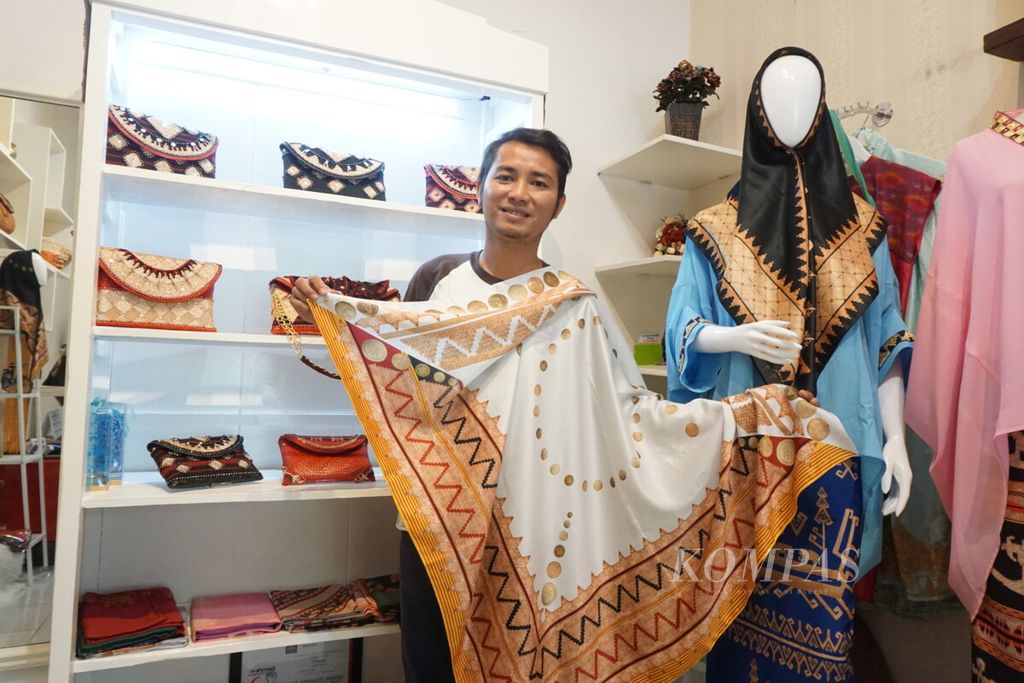https://assetd.kompas.id/T-fiAGJsyF_m_OXcrjGTC7JQXF4=/1024x683/filters:watermark(https://cdn-content.kompas.id/umum/kompas_main_logo.png,-16p,-13p,0)/https%3A%2F%2Fkompas.id%2Fwp-content%2Fuploads%2F2019%2F04%2F20190125vio-profil-usaha-ical-sungkai-6_1554020686.jpg