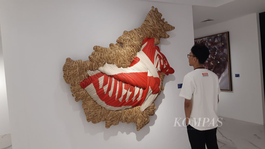 Karya seni tiga dimensi berjudul ”The Borneo&quot;, karya Joko Avianto, ditampilkan di Festival Art Love U, di Jakarta Design Center, Jakarta, Jumat (1/11/2024).
