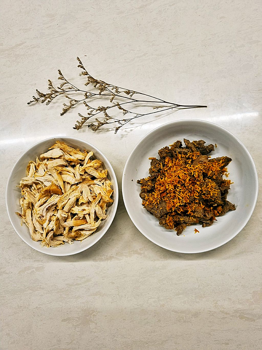 Ayam Goreng Suwir dan Rendang Serundeng