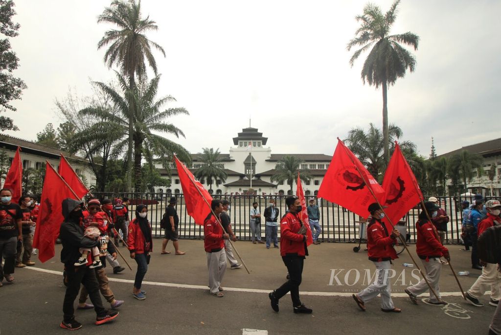https://assetd.kompas.id/TX6Li24LgNcICp2e7hPeGxIjTFQ=/1024x684/filters:watermark(https://cdn-content.kompas.id/umum/kompas_main_logo.png,-16p,-13p,0)/https%3A%2F%2Fkompas.id%2Fwp-content%2Fuploads%2F2021%2F11%2F20211125TAM-06_1637826733.jpg